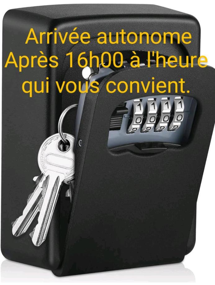 Maison Entiere Avec Parking, Garage Et Jardin Montlucon Bagian luar foto