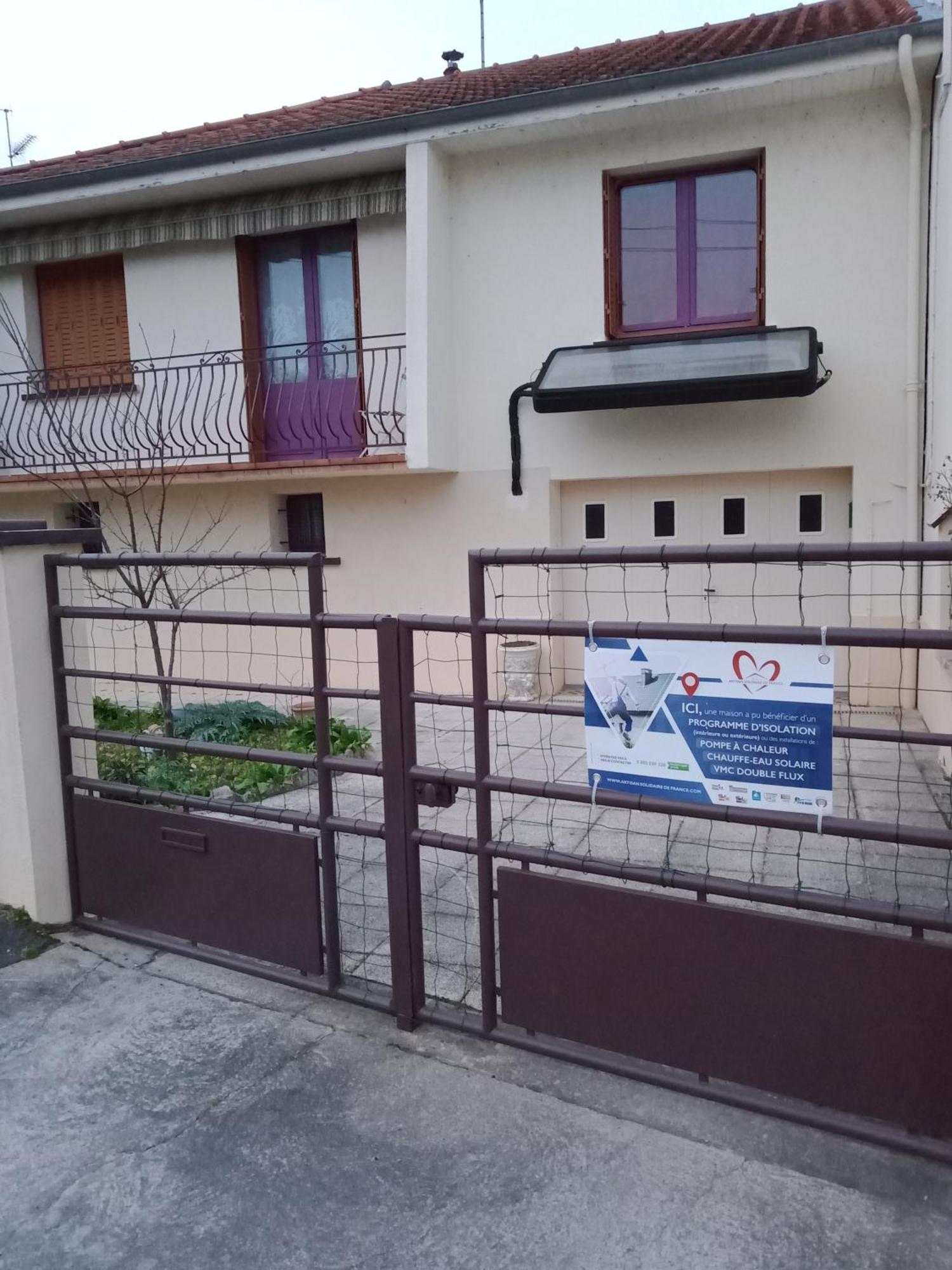 Maison Entiere Avec Parking, Garage Et Jardin Montlucon Ruang foto