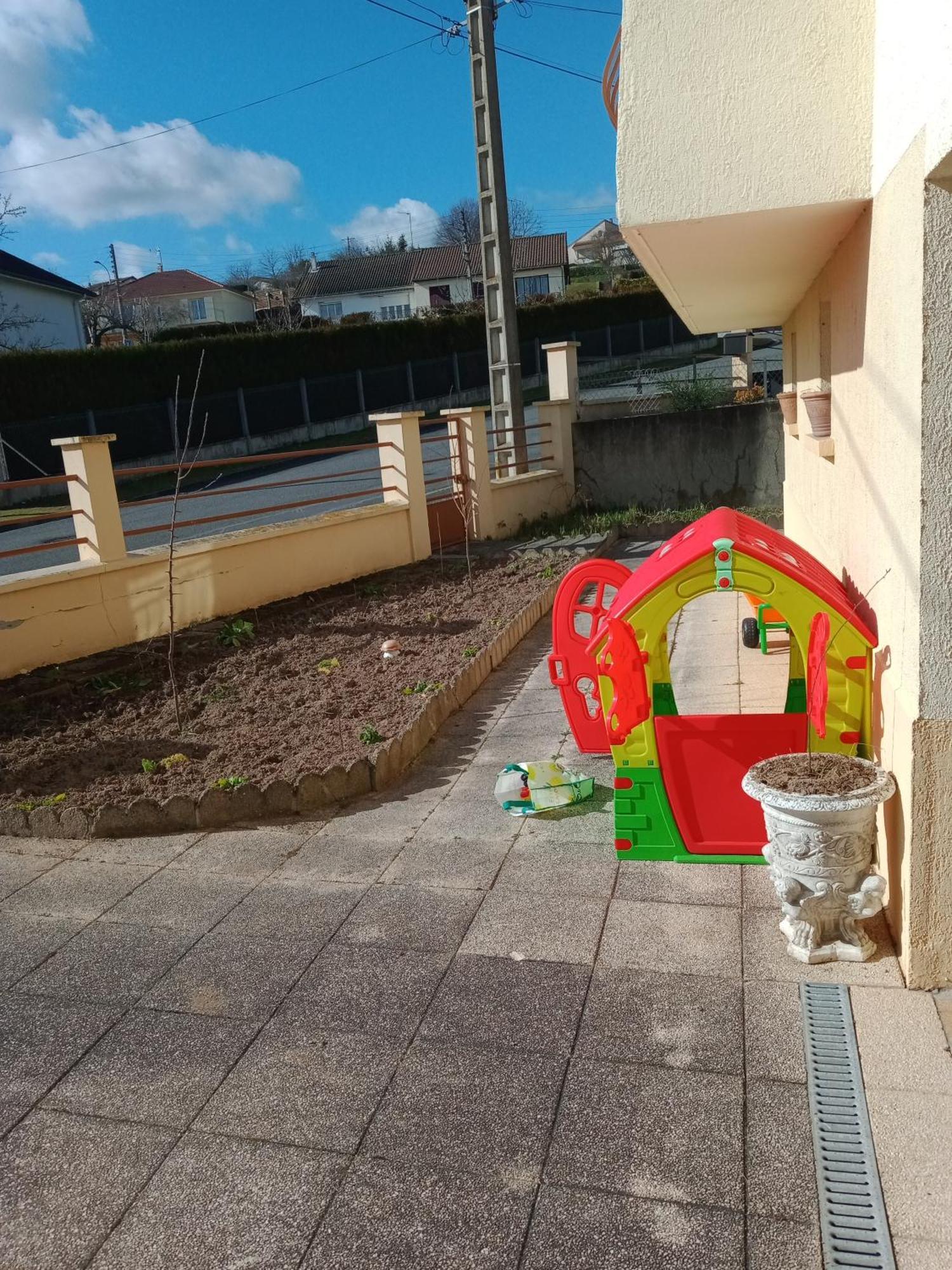 Maison Entiere Avec Parking, Garage Et Jardin Villa Montlucon Ruang foto