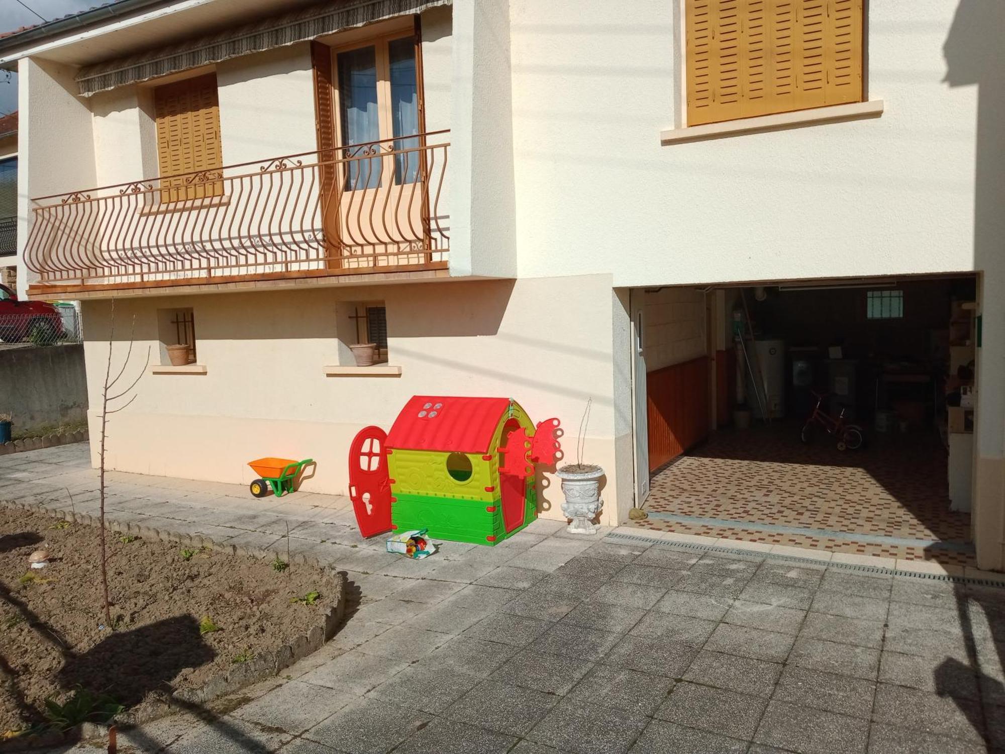 Maison Entiere Avec Parking, Garage Et Jardin Montlucon Ruang foto